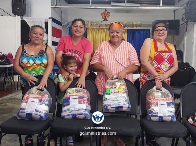 🇨🇷 Lebensmittelhilfe in Costa Rica ❤️  Neben unserer Suppenküche unterstützen wir in Costa Rica auch Familien mit Lebensmittelpaketen. 📦  Unsere Helferinnen vor Ort kümmern sich regelmäßig um die Zubereitung der Mahlzeiten und die Versorgung der Menschen.  🙏 Ein herzliches Dankeschön an unsere Helferinnen und an alle, die unsere Arbeit unterstützen und möglich machen!  🌍 GOL Ministries e.V. – Gemeinsam Hoffnung schenken.  #GOLMinistries #CostaRica #Lebensmittelhilfe #Suppenküche #GemeinsamHelfen #Nächstenliebe