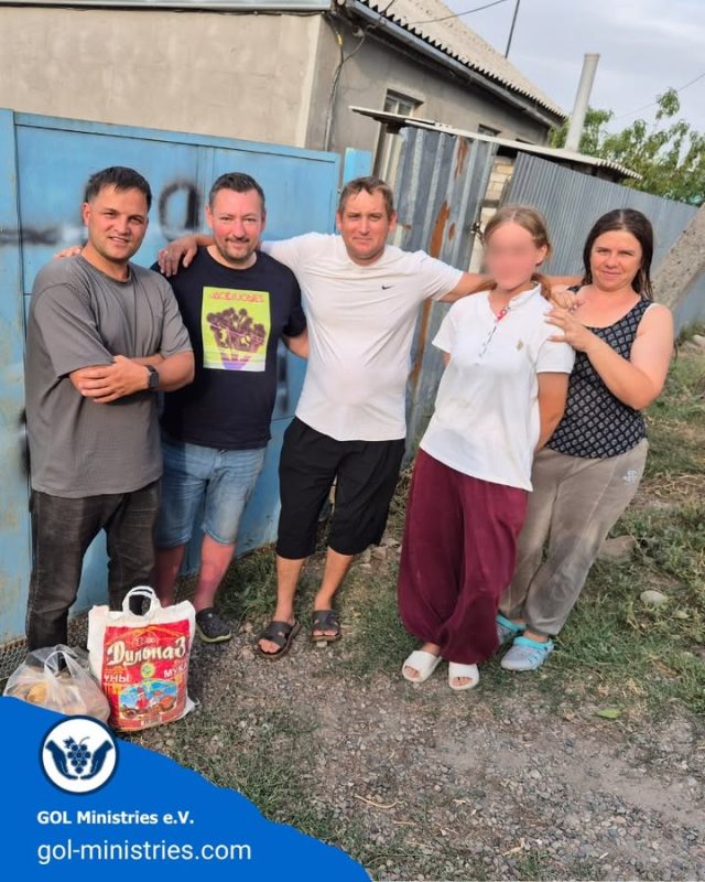 🇰🇬 Unterstützung für Familien und alleinstehende Frauen in Kirgistan ❤️  Unsere Lebensmittelhilfe in Kirgistan erreicht Menschen in ganz unterschiedlichen Lebenssituationen. Wir unterstützen sowohl bedürftige Familien als auch alleinstehende Frauen, die im Alltag auf Hilfe angewiesen sind.  Mit Grundnahrungsmitteln möchten wir ganz praktisch dort helfen, wo Unterstützung benötigt wird. 🛍️  🙏 Danke an unsere Helfer vor Ort und an alle, die diese Arbeit möglich machen!  🌍 GOL Ministries e.V. – Gemeinsam Hoffnung schenken.  #GOLMinistries #Kirgistan #Lebensmittelhilfe #Familienhilfe #HumanitäreHilfe #GemeinsamHelfen #Nächstenliebe