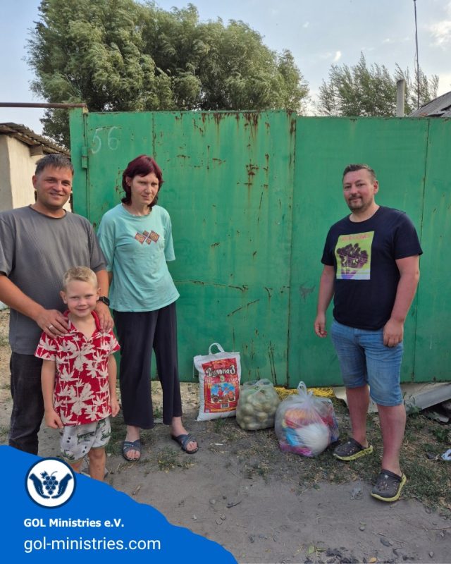 🇰🇬 Hilfe für Familien in Kirgistan ❤️  Auch in Kirgistan unterstützen wir regelmäßig Familien, die unter schwierigen wirtschaftlichen Bedingungen leben.  Mit Lebensmittelpaketen helfen wir dabei, die Versorgung im Alltag ein Stück weit zu erleichtern. 🛍️ Gemeinsam mit unseren Helfern vor Ort bringen wir die Lebensmittel direkt zu den Familien.  🙏 Vielen Dank an alle, die unsere Arbeit unterstützen und diese Hilfe möglich machen!  🌍 GOL Ministries e.V. – Gemeinsam Hoffnung schenken.  #GOLMinistries #Kirgistan #Lebensmittelhilfe #HumanitäreHilfe #Familienhilfe #GemeinsamHelfen #Nächstenliebe