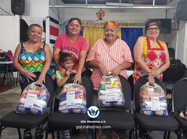 🇨🇷 Lebensmittelhilfe in Costa Rica ❤️  Neben unserer Suppenküche unterstützen wir in Costa Rica auch Familien mit Lebensmittelpaketen. 📦  Unsere Helferinnen vor Ort kümmern sich regelmäßig um die Zubereitung der Mahlzeiten und die Versorgung der Menschen.  🙏 Ein herzliches Dankeschön an unsere Helferinnen und an alle, die unsere Arbeit unterstützen und möglich machen!  🌍 GOL Ministries e.V. – Gemeinsam Hoffnung schenken.  #GOLMinistries #CostaRica #Lebensmittelhilfe #Suppenküche #GemeinsamHelfen #Nächstenliebe