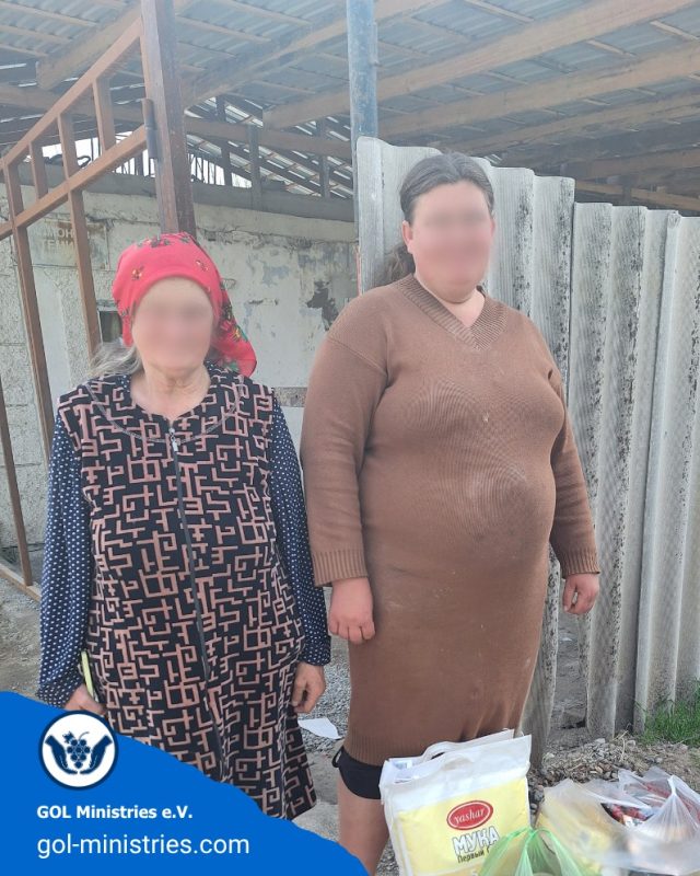 Ein Besuch, der berührt ❤️  Manche Menschen tragen mehr Last, als man auf den ersten Blick sieht.
Umso schöner, wenn wir ein kleines Stück davon abnehmen dürfen.  Ein Lebensmittelpaket – und ein Moment der Hoffnung 🙏  #GOLMinistries #Kirgisistan #HilfeDieAnkommt #Nächstenliebe