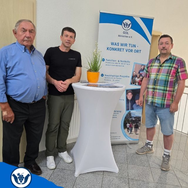 ☀️ Sommerfest in Dietingen – GOL Ministries e.V. war dabei! 🌍🤝  Gestern durften wir beim Sommerfest der Evangelischen Brüdergemeinde Dietingen mit einem Informationsstand von GOL Ministries e.V. dabei sein.  Wir hatten die Gelegenheit, unsere Arbeit vorzustellen, von unseren Projekten und Einsätzen zu berichten und mit vielen Menschen persönlich ins Gespräch zu kommen. Dabei konnten wir zeigen, wie wir gemeinsam mit unseren Partnern und Helfern vor Ort Kinder, Familien und Menschen in schwierigen Lebenssituationen unterstützen.  Für uns sind solche Veranstaltungen eine schöne Möglichkeit, unsere Arbeit bekannter zu machen und gleichzeitig neue Kontakte und Begegnungen entstehen zu lassen.  🙏 Ein herzliches Dankeschön an die Evangelische Brüdergemeinde Dietingen für die Einladung zum Sommerfest, die Gastfreundschaft und die Möglichkeit, unsere Arbeit vorzustellen!  Wir haben uns sehr gefreut, dabei zu sein!  🌐 www.gol-ministries.com  #GOLMinistries #Dietingen #Sommerfest #GemeinsamHelfen #Ehrenamt #HumanitäreHilfe #Nächstenliebe #GemeinsamStark
