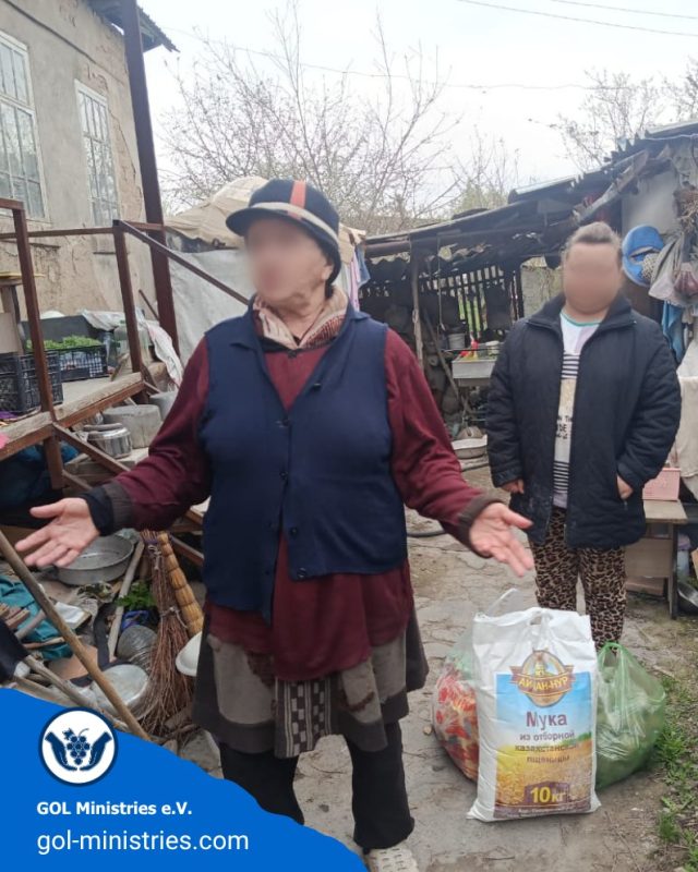 🏚️❤️ Hilfe, die ankommt.
Diese Mutter lebt gemeinsam mit ihrer Tochter in einem stark renovierungsbedürftigen Haus. Die Tochter ist gesundheitlich eingeschränkt, die Familie lebt von einer kleinen Rente.  Mit unseren Lebensmittelpaketen konnten wir ein wenig Entlastung und Hoffnung schenken. 🙏📦
Danke an alle Unterstützer, die solche Hilfe möglich machen!  #GOLMinistries #Kirgistan #Nächstenliebe #HoffnungSchenken #HumanitäreHilfe #GemeinsamHelfen